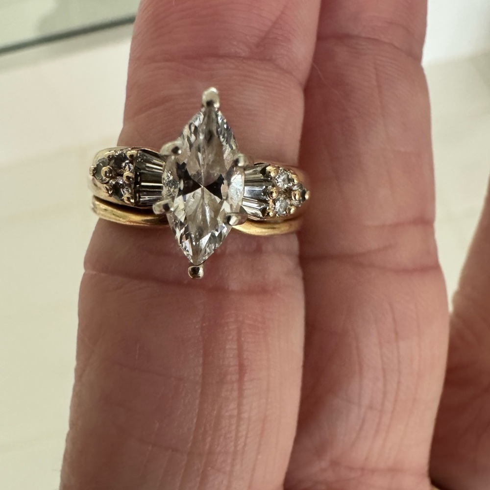 Elegant 14k Gold and Women's Ring